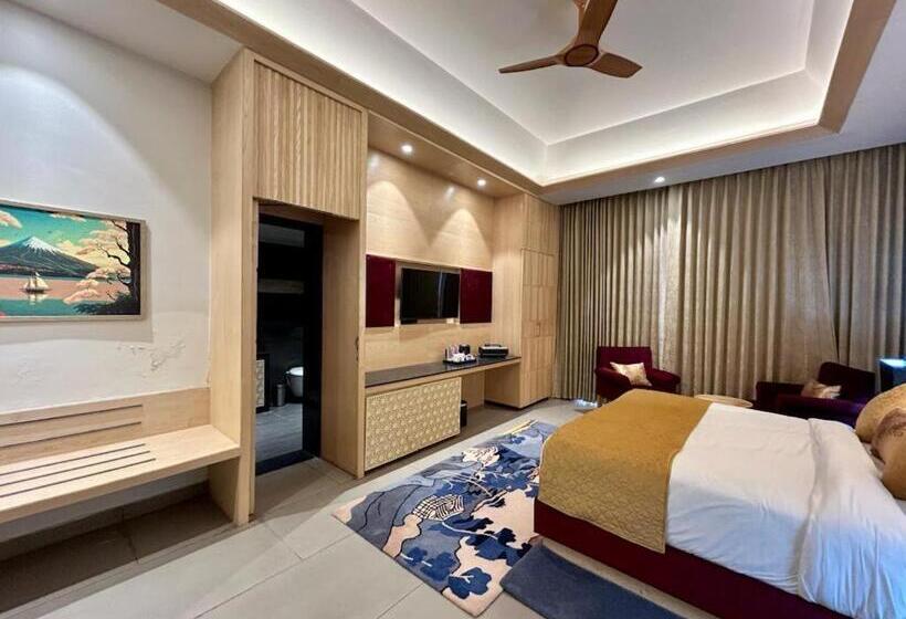 バルコニー付きデラックスルーム, Ananta Spa & Resort Jaipur