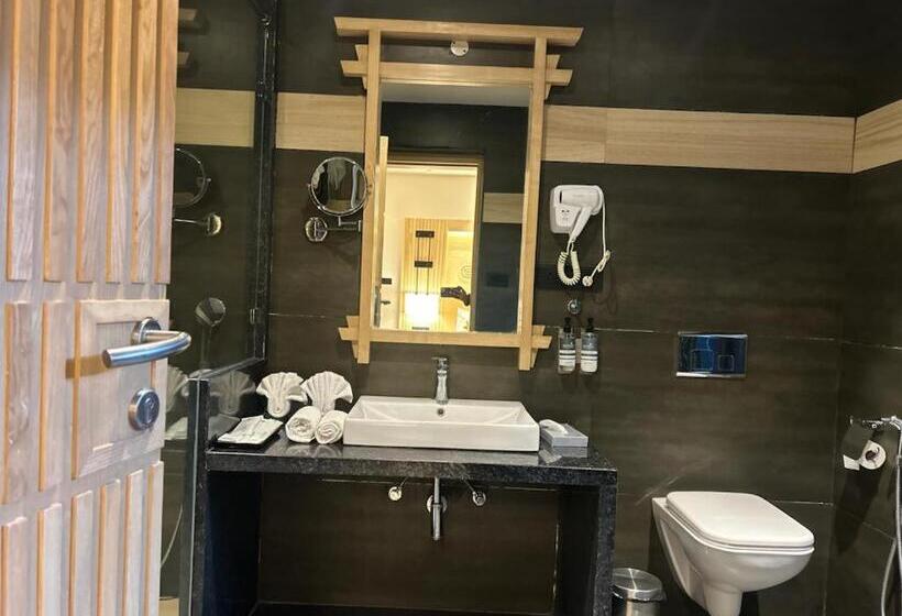 バルコニー付きスタンダードルーム, Ananta Spa & Resort Jaipur