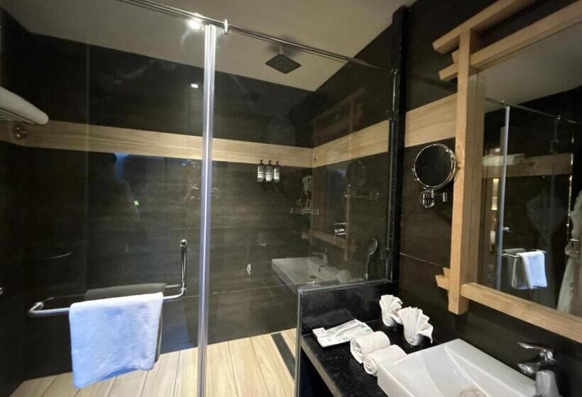 バルコニー付きスタンダードルーム, Ananta Spa & Resort Jaipur