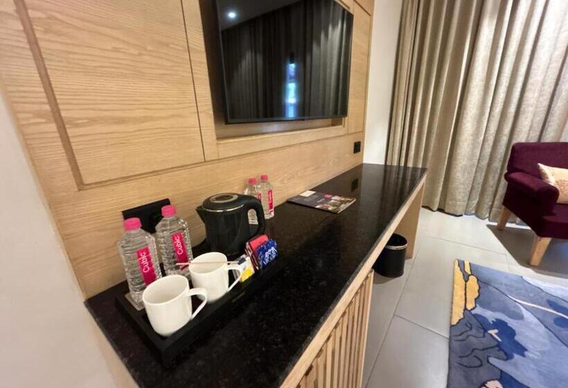 バルコニー付きスタンダードルーム, Ananta Spa & Resort Jaipur