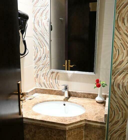 이코노미 룸, أورنسيس البدر