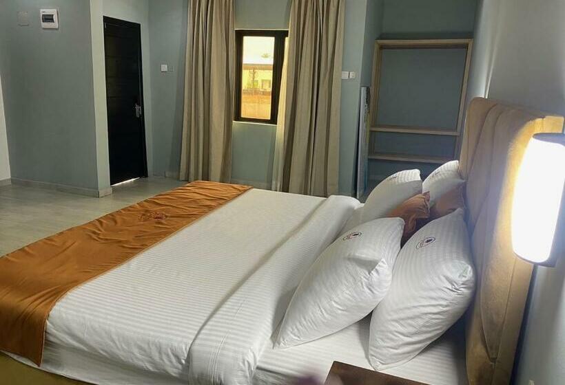 高级套房带海景, Breezes Beach Resort