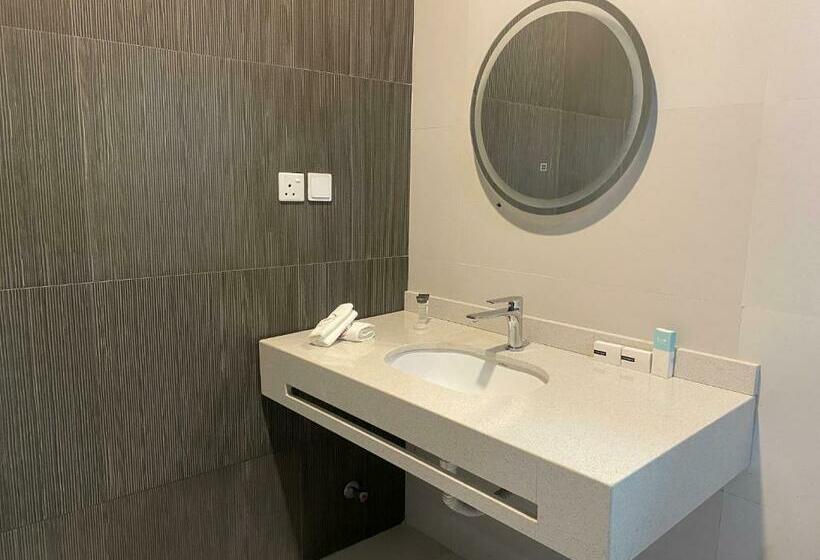 جناح سوبيريور, Breezes Beach Resort