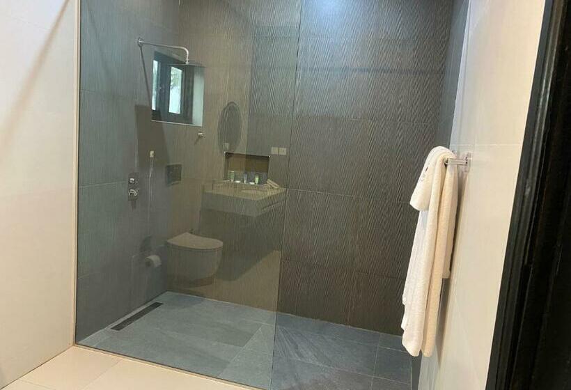 جناح سوبيريور, Breezes Beach Resort