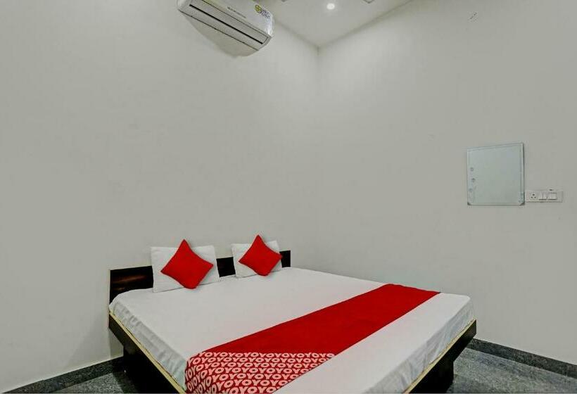 Трехместный Номер Классика, Oyo Flagship The Crown Plaza
