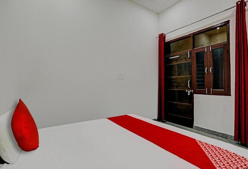 Трехместный Номер Классика, Oyo Flagship The Crown Plaza