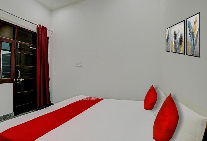 Трехместный Номер Классика, Oyo Flagship The Crown Plaza