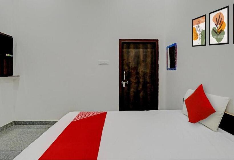 Трехместный Номер Классика, Oyo Flagship The Crown Plaza