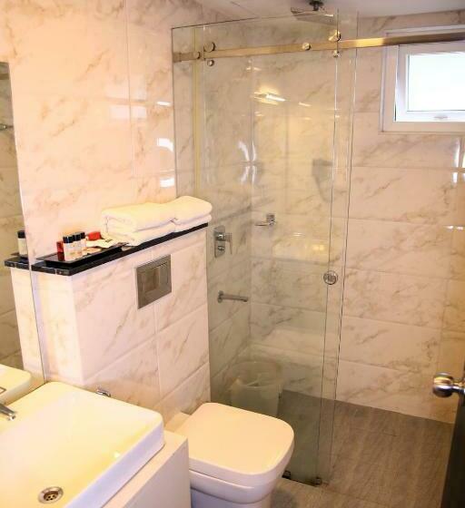 اتاق لوکس, Tiger Trails Thekkady