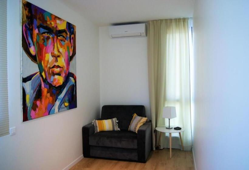 프레스티지 스위트, Appart  Hotel La Girafe Marseille Est   Porte D Aubagne