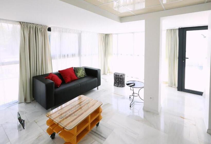 Президентский Люкс, Appart  Hotel La Girafe Marseille Est   Porte D Aubagne