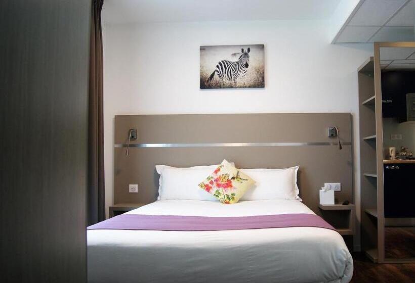 Номер Стандарт с Балконом, Appart  Hotel La Girafe Marseille Est   Porte D Aubagne