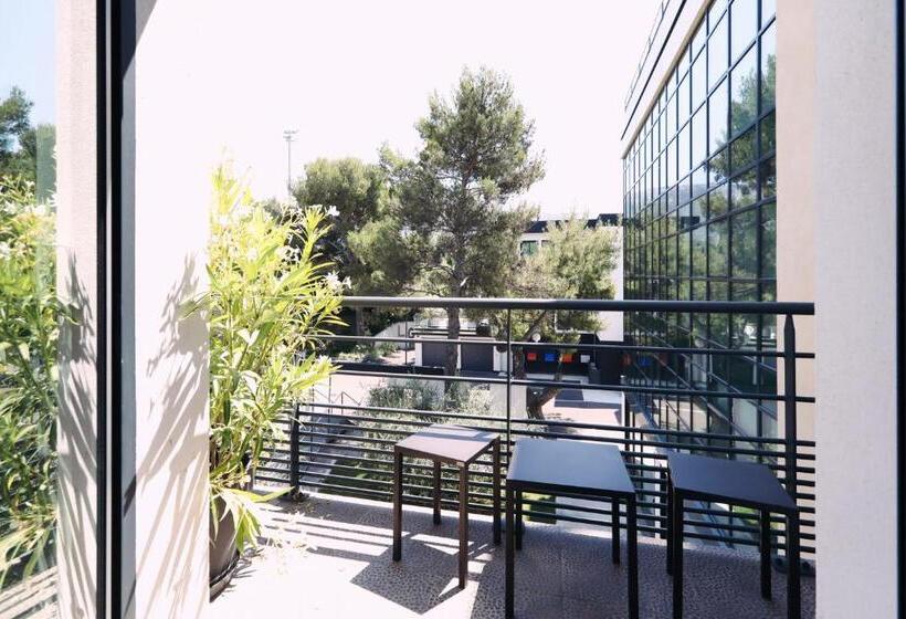 חדר סטנדרט עם מרפסת, Appart  Hotel La Girafe Marseille Est   Porte D Aubagne