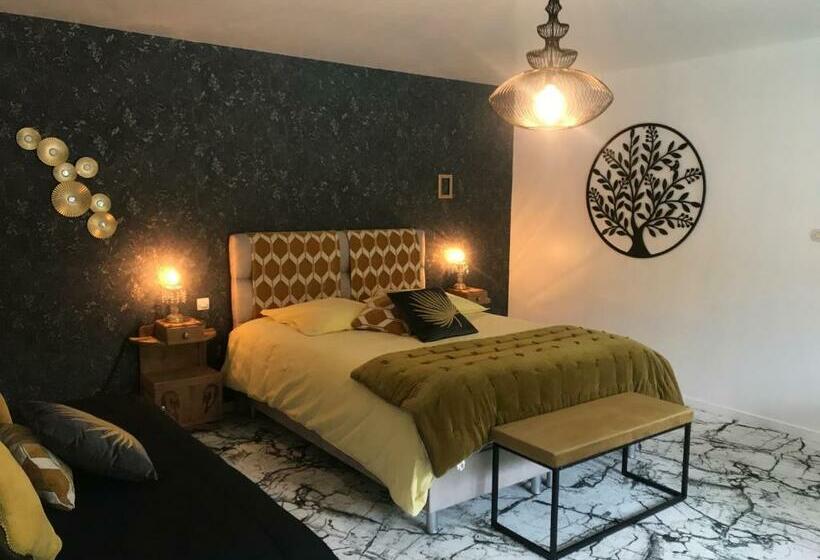 Номер Стандарт Вид на Бассейн, Chambres D'hotes L'atipic