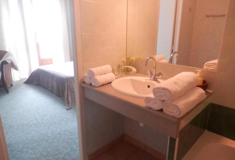 家庭房带园景, Domaine De Lascaux