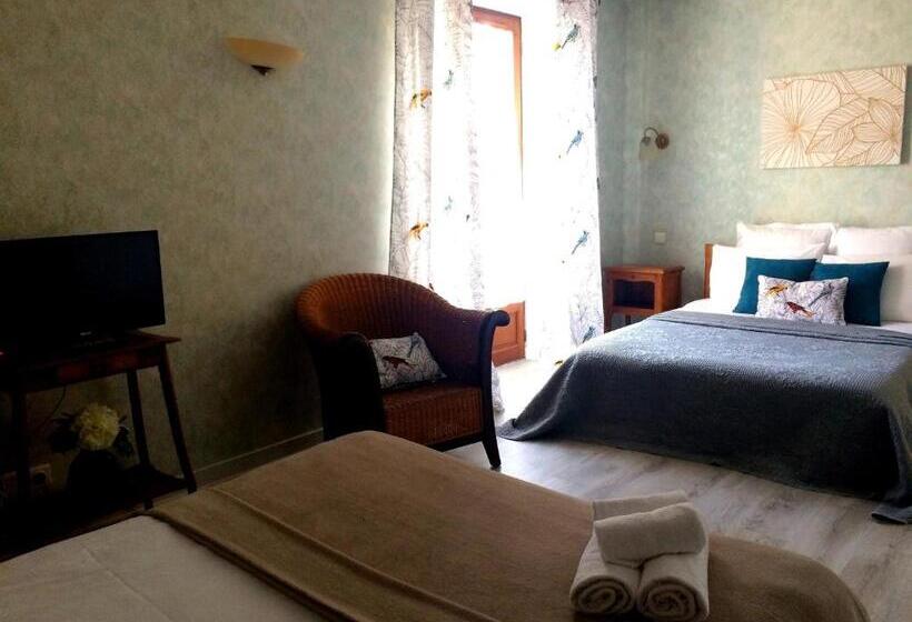 家庭房带园景, Domaine De Lascaux