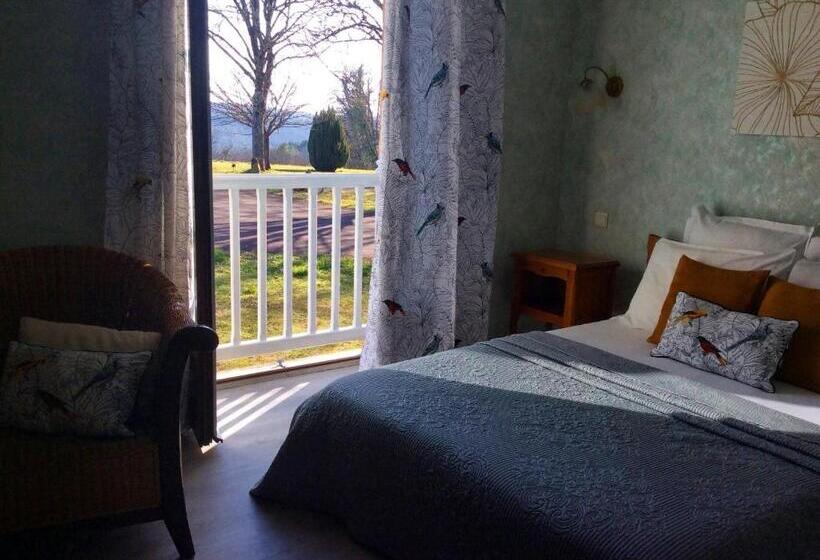 家庭房带园景, Domaine De Lascaux