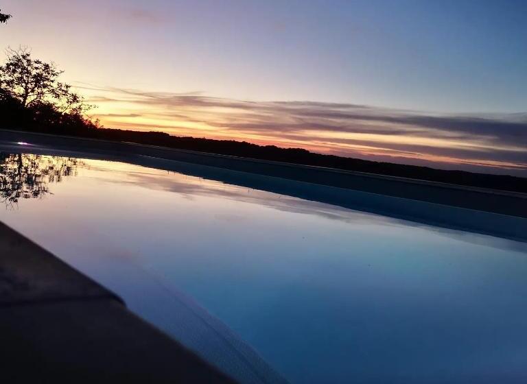 家庭房带园景, Domaine De Lascaux