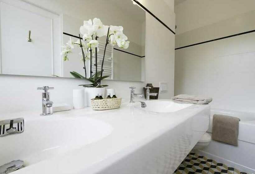 اتاق استاندارد سه نفره, Villa Verde La Rochelle