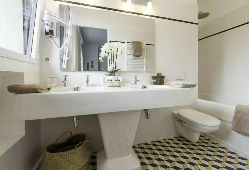 اتاق استاندارد سه نفره, Villa Verde La Rochelle