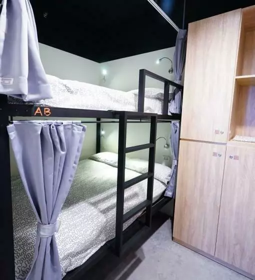 تختخواب در اتاق مشترک, Cavemen Hostel Taipei Station Youth Branch