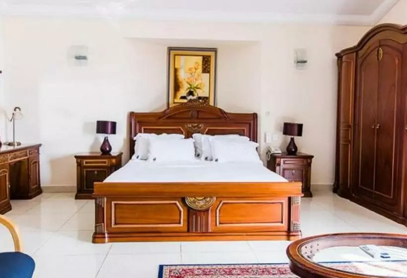سوئیت پنت هاوس, Barmoi