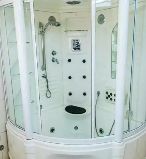 سوئیت پنت هاوس, Barmoi