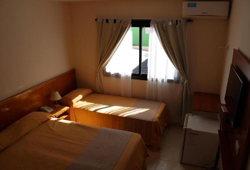 غرفة قياسية ثلاثية, Bella Costa