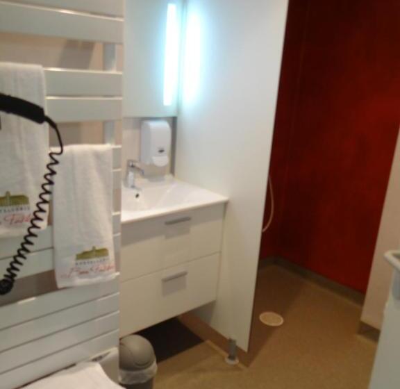 Четырехместный номер Премиум, Hostellerie Bon Pasteur