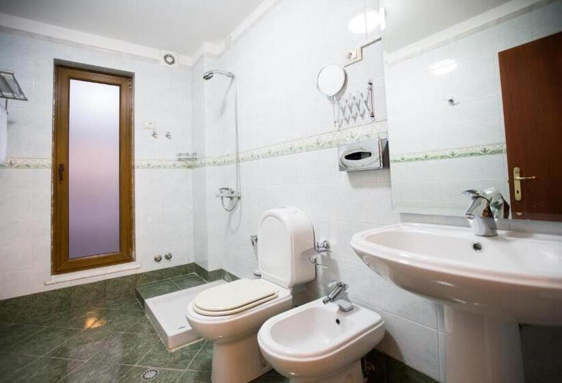 חדר סטנדרט לשלושה, Orchidea