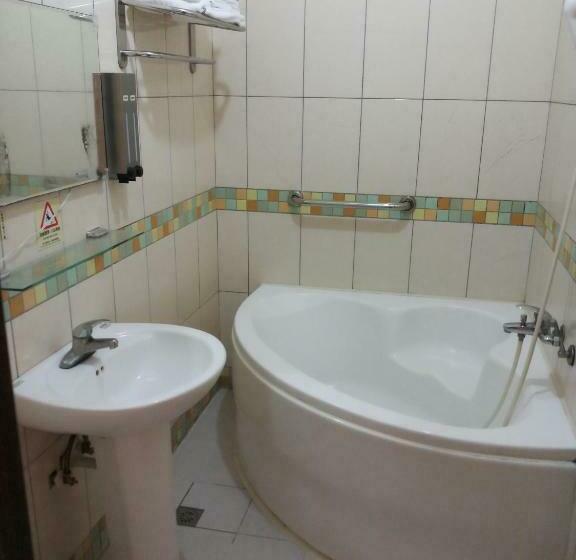 اتاق خانوادگی, Puti Commercial