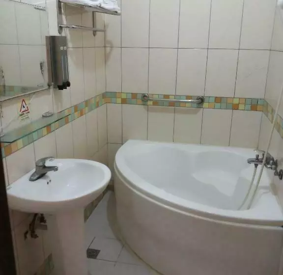 اتاق استاندارد چهار تخته, Puti Commercial