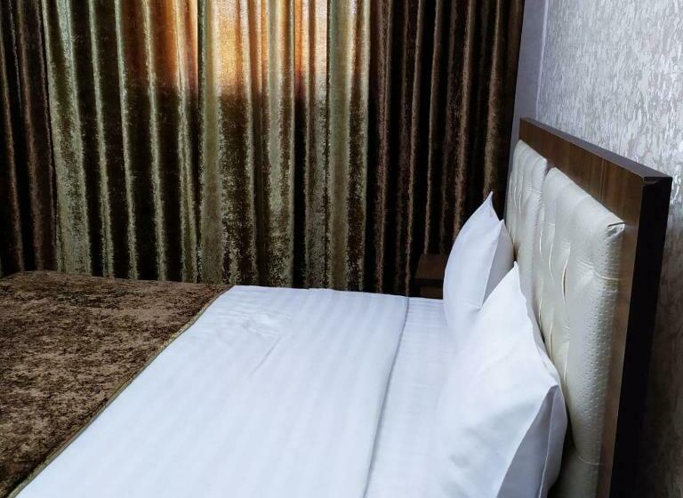 חדר סטנדרט, Ratmina