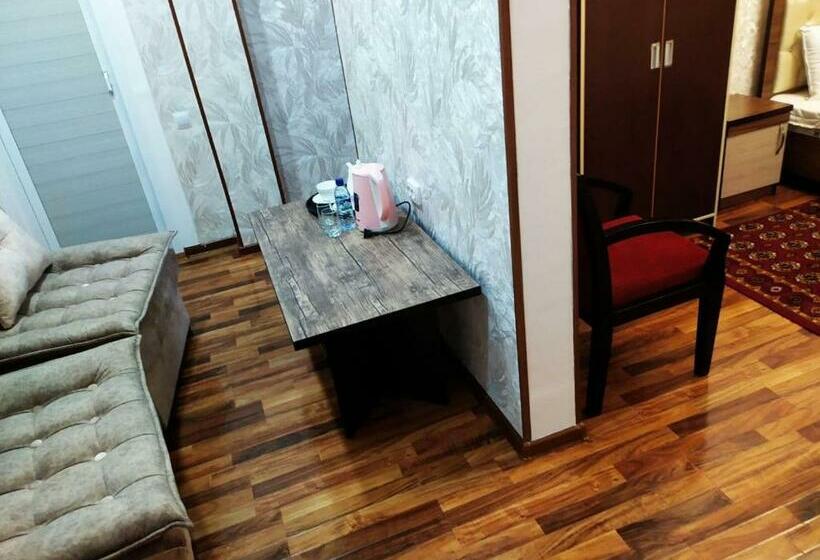 חדר סטנדרט, Ratmina