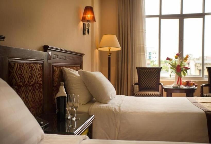 اتاق سوپریور با چشم‌انداز شهر, Tqt