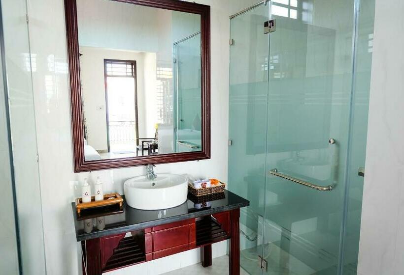 اتاق استاندارد با چشم‌انداز استخر, Unity Villa