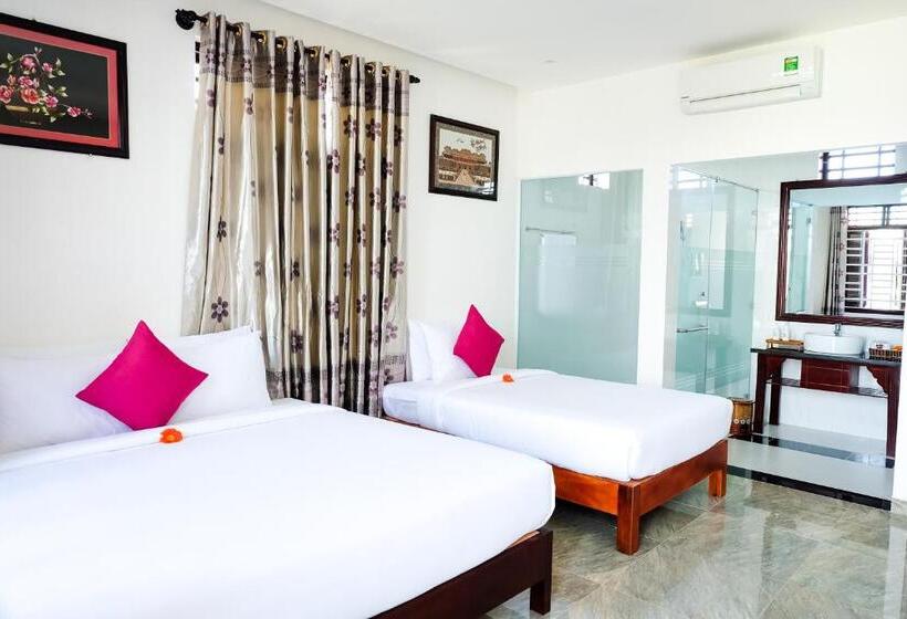 اتاق استاندارد سه تخته با چشم‌انداز استخر, Unity Villa