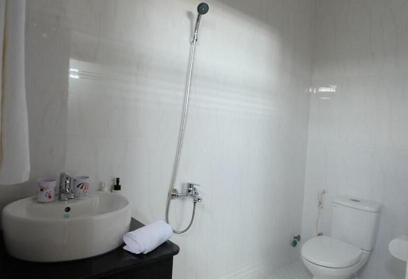 اتاق استاندارد سه تخته با چشم‌انداز استخر, Unity Villa