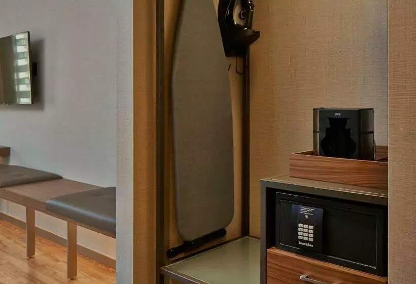 キングサイズベッドのスタンダードルーム, Ac Hotel By Marriott Minneapolis Downtown