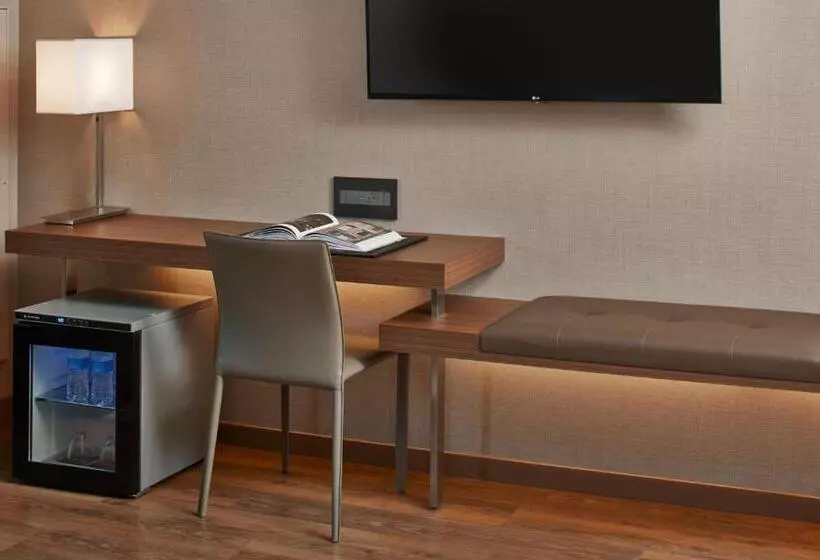 身障者適用キングサイズベッドルーム, Ac Hotel By Marriott Minneapolis Downtown