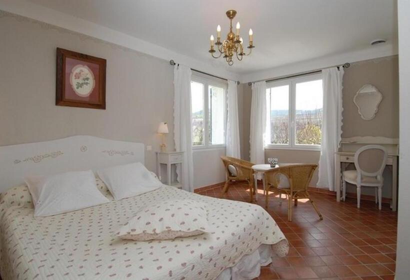 Comfort room with garden view, Les Tilleuls D Elisée