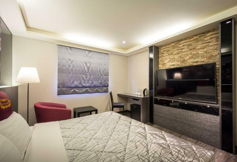 اتاق استاندارد, Carnival Motel