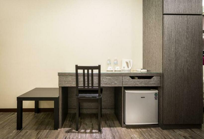 اتاق استاندارد با وان آب گرم, Carnival Motel