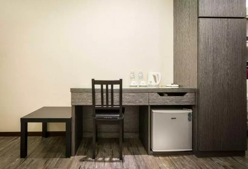 اتاق استاندارد با وان آب گرم, Carnival Motel