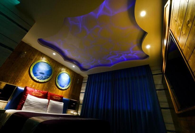 اتاق استاندارد با وان آب گرم, Carnival Motel