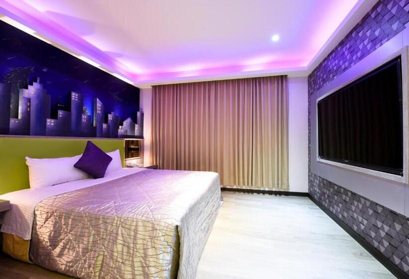 اتاق استاندارد با وان آب گرم, Carnival Motel