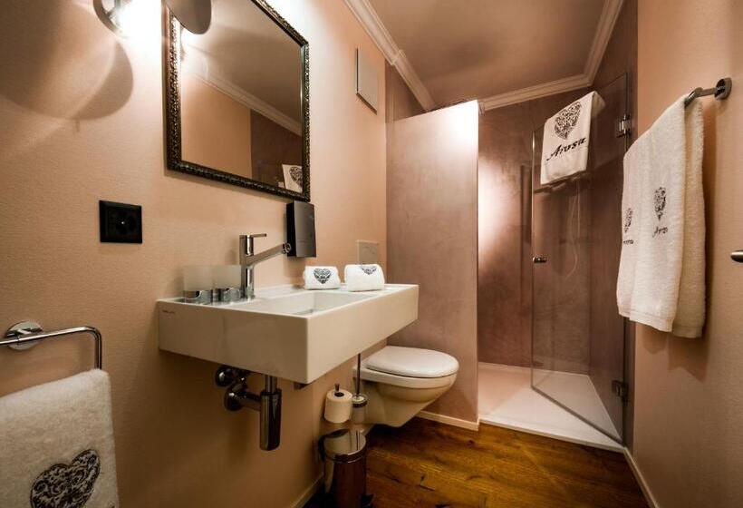 سوییت جونیور, Home Hotel Arosa