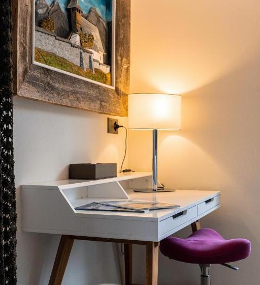 سوییت, Home Hotel Arosa