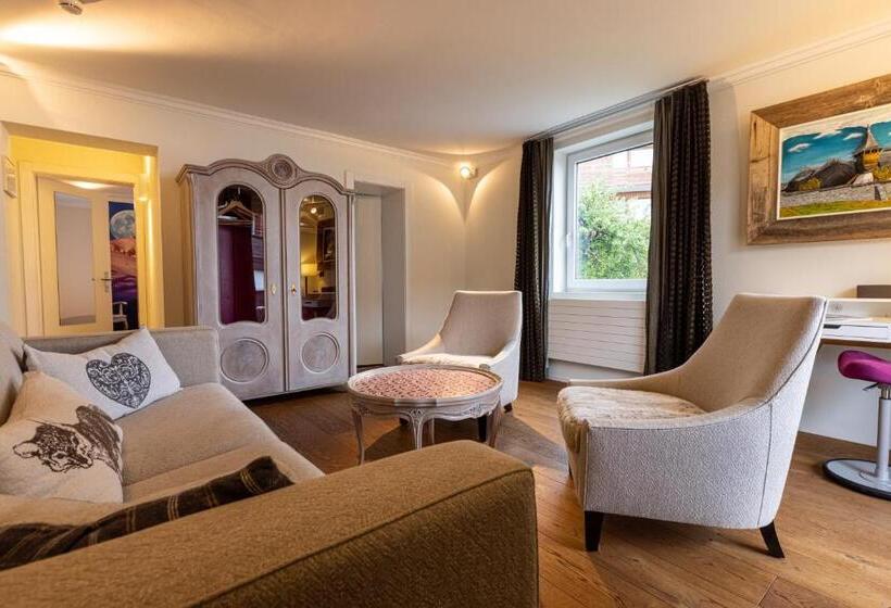 سوییت, Home Hotel Arosa