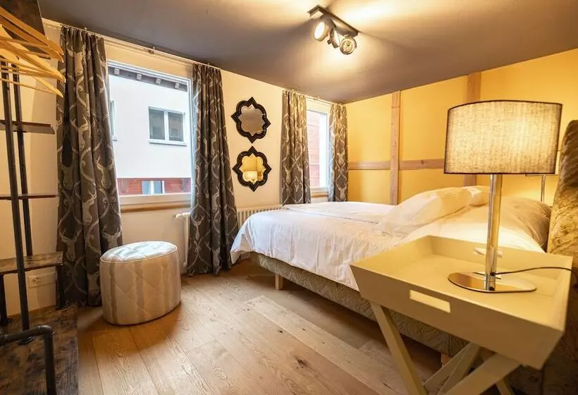 Huoneisto 2 Makuuhuonetta, Home Hotel Arosa